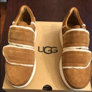 🌼lowered price🌼Ugh Velcro sneakers